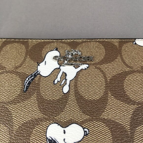 Coach x Peanuts Snoopy Wristlet Wallet - Picture 3 of 8